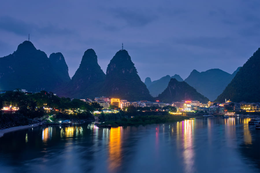 ciudad de yangshuo de noche